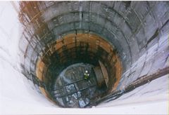 Brookland Close shaft after completion of boring. The staining is due to water that filled the tunnel after being dug.